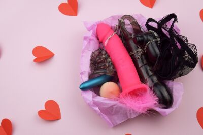 Ako uviesť partnera/partnerku do sveta erotických pomôcok, aby sa necítil/a nesvoj?